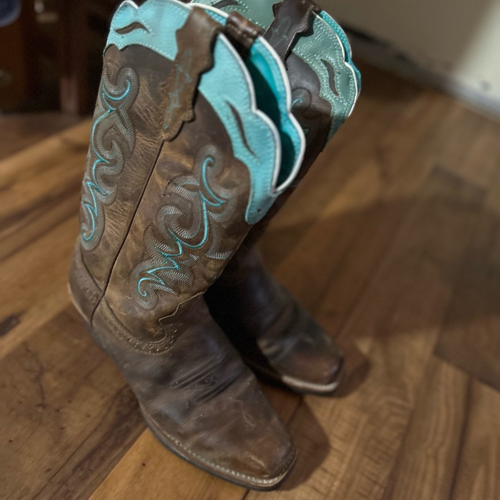 Women’s Justin boots size 9 hardly worn